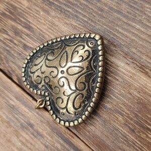 Bronze regency love heart pendant‎ scroll